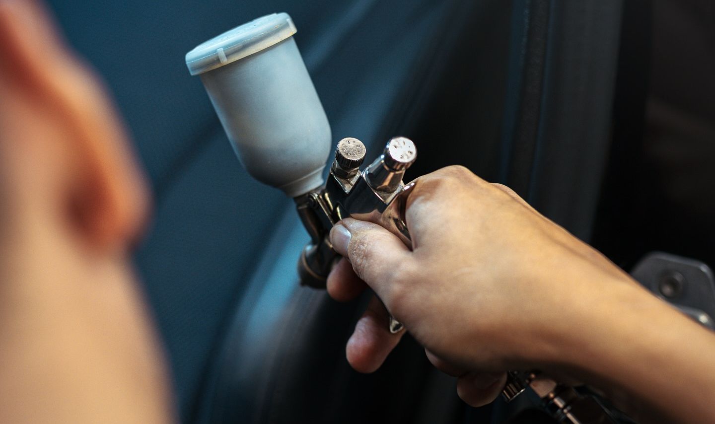 Age Stop-behandling påføres bilinteriør